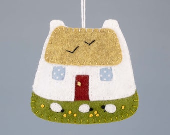 Irischer Landhaus Filz Ornament, handbesticktes Einweihungsgeschenk