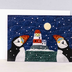 Cartes de Noël Macareux et Phare, Pack de 5 cartes de Noël A6, scène côtière enneigée irlandaise avec macareux.