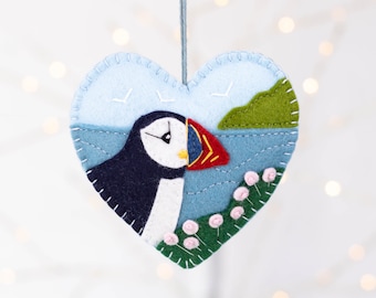 Filz Herz Ornament, Gestickter Papageitaucher, Textilkunst, Küstenstrand Dekor