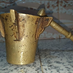 Mortier en Laiton Pur – Artisanat Juif Marocain – Cuivre Jaune 6 Faces Vintage Rare, Mehraz Ancien Marocain en Cuivre
