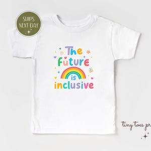 Regenbogen Pride Kleinkind Shirt, Zukunft ist inklusive, LGBTQ + Kinder Outfit, Gleichheit Shirt für Kinder, inklusives Geschenk