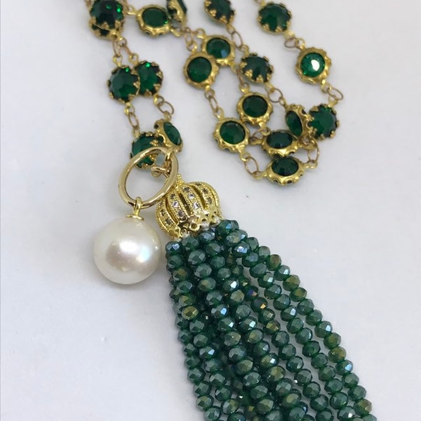 SALE - Green Tassel Necklace; Emerald and Pearl Necklace; Wmerlas Long Necklace; green long necklace; Emerald jewelry; wedding jewelry; gree