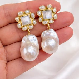 Maansteen barokke pareloorbellen | 22k vergulde, handgemaakte bruidssieraden