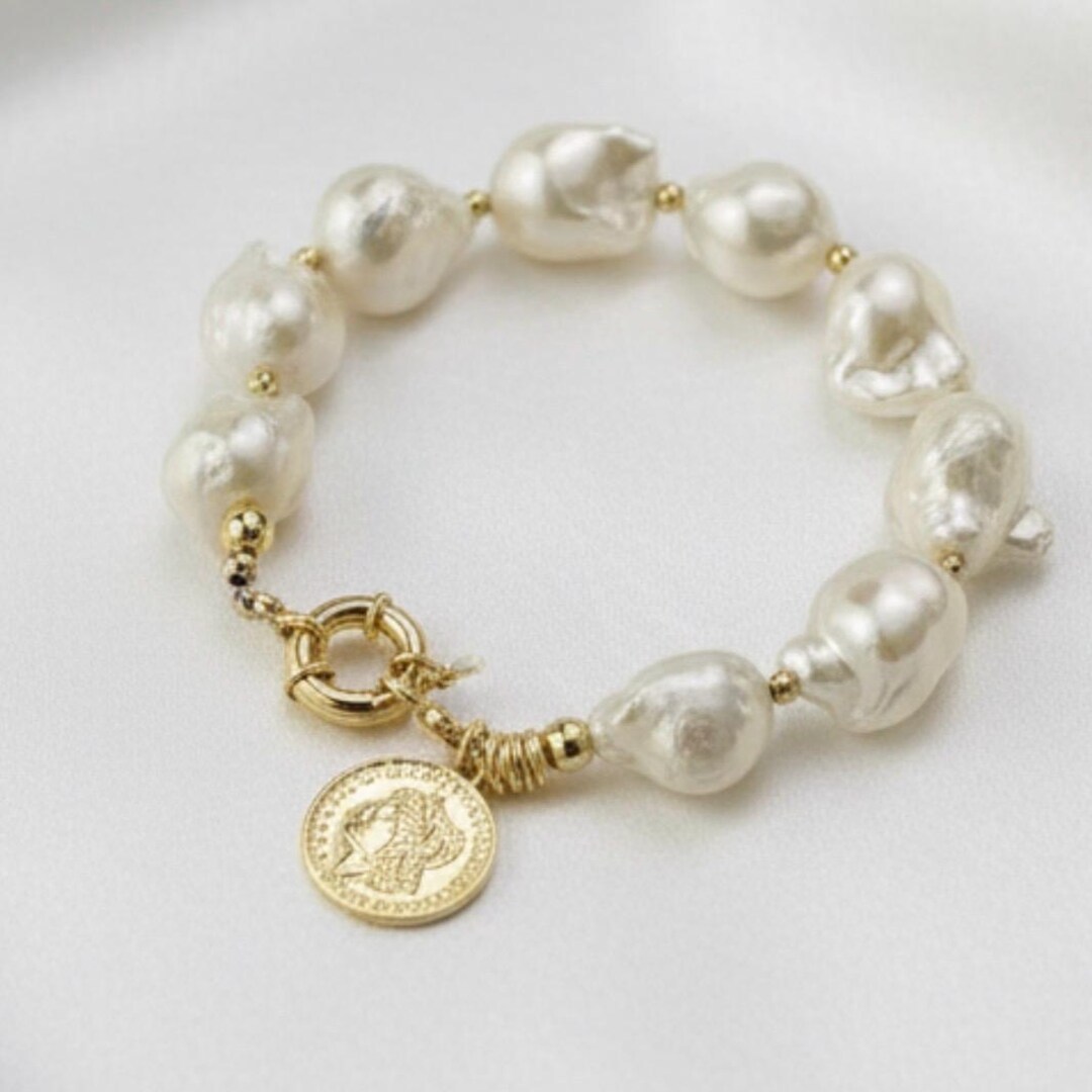 Handmade Baroque Pearl Bracelet: Gold Coin Charm, Queen Elizabeth - Etsy