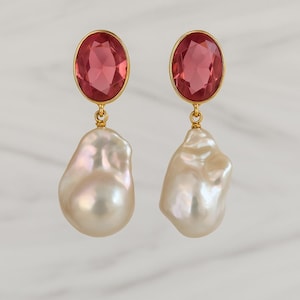 Pink Quartz & Baroque Pearl Earrings – Handmade Bridal Drop Earrings – Pink Gemstone Statement Jewelry – Elegant Wedding Earrings