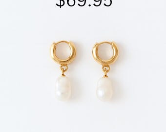 Chunky Gold Huggie Earrings with Premium Baroque Pearls – Small Hoop Layering Earrings – Trendy Everyday Luxe Jewelry