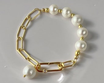 Gold filled pearl bracelet; chunky paperclip gold bracelet; Pearl Gold Bracelet; gifts for mom; gifts for her; statement bracelet