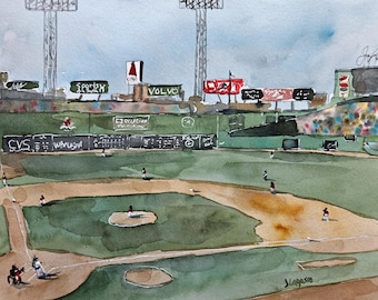 Puede incluir: Pintura acuarela de un campo de béisbol con hierba verde, un campo interior de tierra marrón y un marcador con las palabras "CVS" y "Wasson" visibles. La pintura representa un partido de béisbol en curso con jugadores con uniformes rojos.