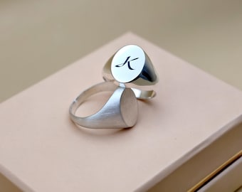 Anillo personalizado con nombre grabado para ella - Anillos de oro apilables con iniciales personalizadas - Regalo de aniversario de moda