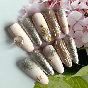 Powder Pink Textured Press On Nails, Almond False Nails, Metallic Shimmer Gold Fake Nails for Party, Reusable Adhering Manicure Set