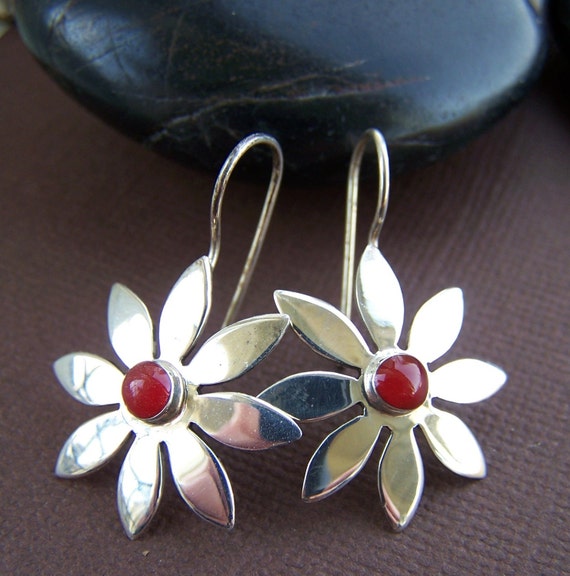 Items similar to Busy Lizzie Flower Sterling Silver Earrings with ...