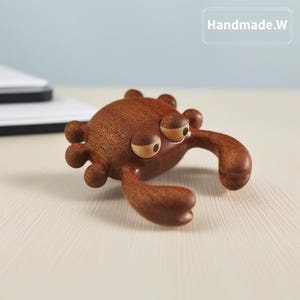 Wood Scalp Massager Comb - Sandalwood, Hand-Carved Crab Shape, Head and Face Care Gift for Girlfriend, Anti-Static, Relaxing