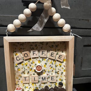 6.5 x 6.5 スクラブル風ウォールチャーム - スクエアハンドメイドサイン - アソートデザイン