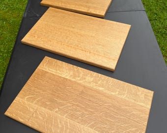 Tabla de cortar, tabla para embutidos. Hecha a mano en madera maciza de roble blanco.