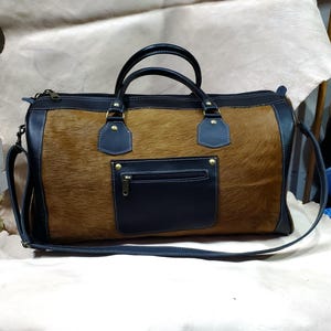 Moroccan Leather & Natural Fur Travel Bag: Elegant Weekend Duffel