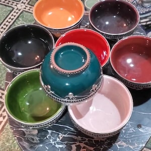 Lotto di 8 bols à soupe/salade en céramique marocaine, faits main, decoration métal – idéale petit-déj & cadeaux