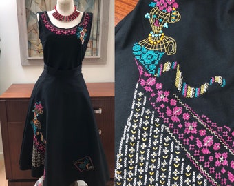 Conjunto de vestido bordado a mano con estampado de novedad temática de París de los años 50 Conjunto de falda superior Traje de turista vintage Forma de vestido de la Torre Eiffel con cuentas 1950s