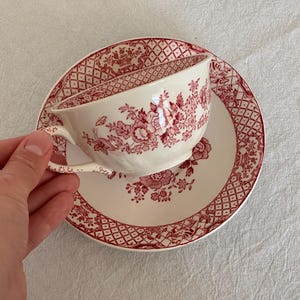Bellissimo set da tè e piattino vintage Mason&#39;s Stratford in ceramica rosa e rossa Ironstone, decoro per cucina inglese in ceramica rossa e bianca.