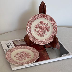 Pair of Small Vintage Mason&#39;s &quot;Stratford Pink&quot; Red Transferware Ironstone Plates Red Transferware Plates Vintage Kitchen Decor English China