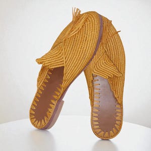 Handwoven Raffia Slippers – Natural Moroccan Babouche – Boho Indoor Flat Mules – Eco-Friendly Handmade Summer Slides