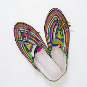 Handmade Moroccan Raffia Slippers – Colorful Boho Babouche Shoes – Artisan Woven Slides – Unique Summer Mules – Gift for Her