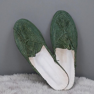 Green Raffia Slippers – Handmade Moroccan Woven Flats, Boho Palm Leaf Slides, Eco-Friendly Artisan Shoes for Summer and Home