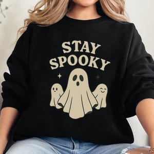 Stay Spooky Halloween Ghost Sweatshirt – Cute Retro Ghost Crewneck for Women & Men, Spooky Season Shirt, Fall Cozy October Sweater