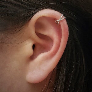 Criss Cross Silver ear cuff no piercing, boho dainty ear wrap helix fake piercing ring, cartilage clip earring,hoop no piercing fake earring