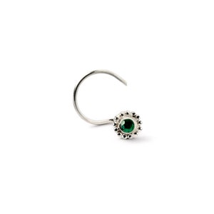 Silver flower nose stud with Green Onyx, dainty gemstone screw nose stud, tiny nose post handmade unique nose rings and studs, nose jewelry