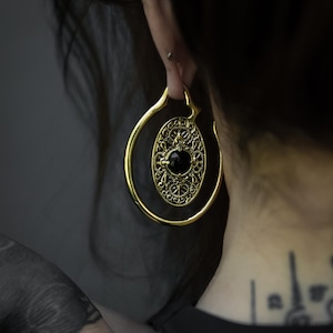Ganchos para orejas de filigrana dorada con ónix negro para orejas estiradas de 4 mm/6 g, aretes de calibre tribal bohemio, joyería de calibre, PRECIO POR PIEZA