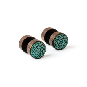 Turquoise mandala nep-stekkers oorbellen, nep-oorbellen van biologisch hout, unisex houten oorbellen, nep-sieraden PRIJS PER STUK