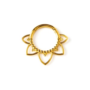 Anneau de piercing à septum fleur de lotus doré, anneau de piercing segment articulé en acier chirurgical de 1,2 mm (16 g) tragus, hélice, cartilage, tour, cerceau clicker daith