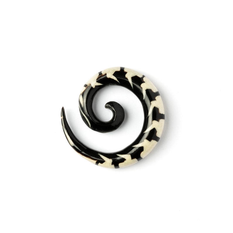 Black & White Centipede spiral gauges, taper gauge earrings for stretched ears 6g 5/8 ear gauges, natural ear stretchers, gauge jewelry image 4
