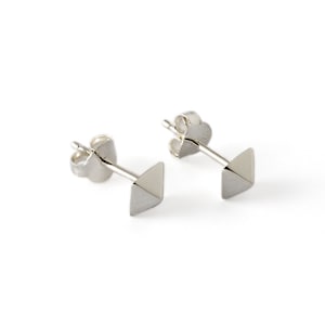 Silver pyramid stud earrings, small spike ear studs, triangle earrings, minimalist geometric push back earrings, alternative unisex earrings