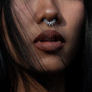 Tarita Septum Clicker, surgical steel piercing ring 1.2mm (16g), 6mm, 8mm, 10mm, hinged segment clicker ring for tragus, helix, cartilage