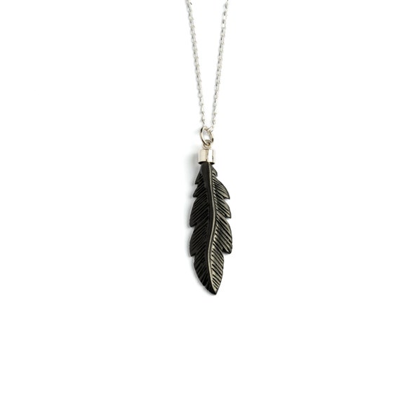 Black feather necklace deals