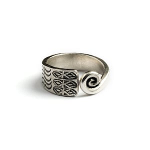 Hill Tribe Silver Open Band Ring, oxidised silver etched ring, tribal engraved silver ring, bohemian unisex adjustable ring, ethnic jewelry