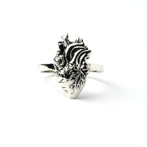 Sterling Silver anatomical heart ring, realistic heart silver ring, unisex gothic medical ring, heart jewellery