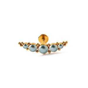 Deva labret dorato con perle, orecchino cartilagineo posteriore piatto in acciaio chirurgico da 1,2 mm/16 g con filettatura interna con pietra preziosa, conchiglia, orecchino elicoidale