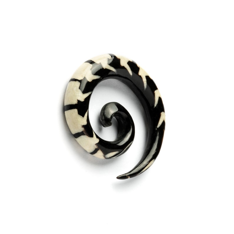 Black & White Centipede spiral gauges, taper gauge earrings for stretched ears 6g 5/8 ear gauges, natural ear stretchers, gauge jewelry image 1