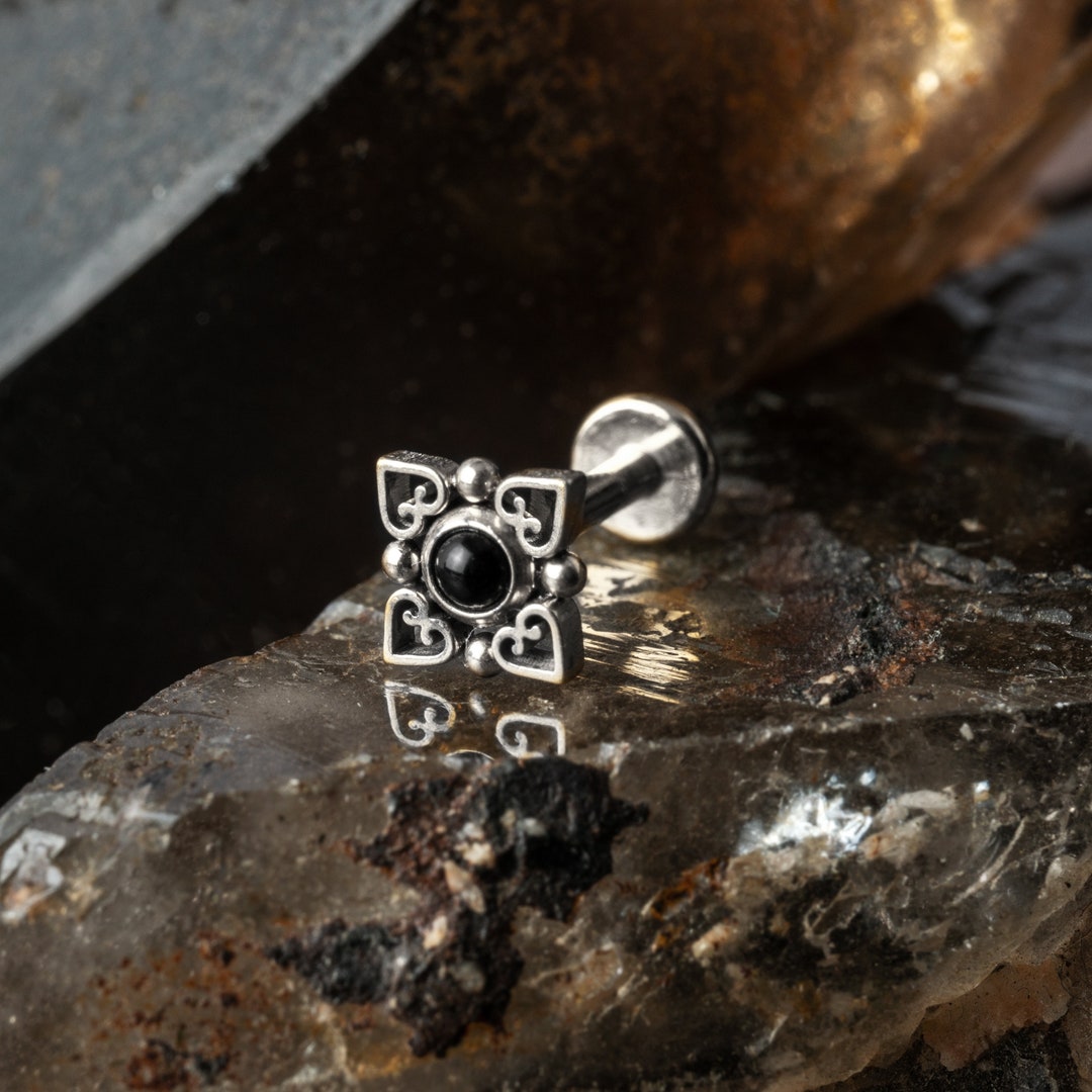 Neptune Black Onyx Labret Stud 1.2mm/16g Surgical Steel Internally Threaded Screw on Earring, Helix, Cartilage, Conch Flat Back Earring - Etsy Japan