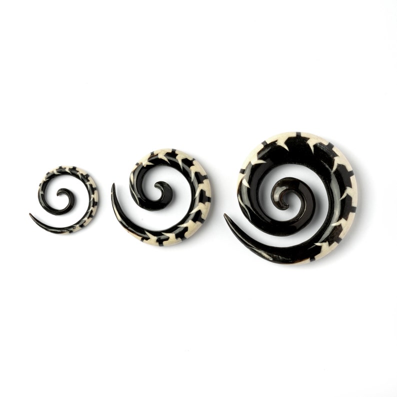 Black & White Centipede spiral gauges, taper gauge earrings for stretched ears 6g 5/8 ear gauges, natural ear stretchers, gauge jewelry image 6