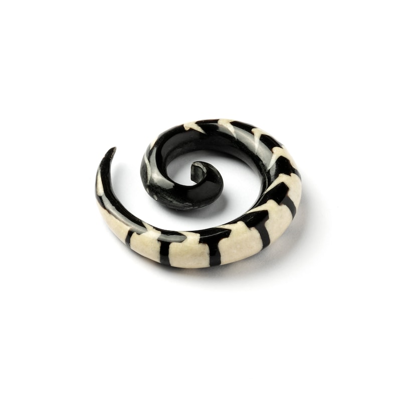 Black & White Centipede spiral gauges, taper gauge earrings for stretched ears 6g 5/8 ear gauges, natural ear stretchers, gauge jewelry image 3