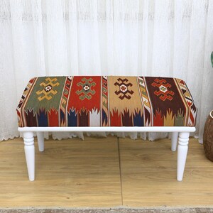 Banco rectangular con diseño de mosaico geométrico y asiento cómodo para sala de estar moderna, dormitorio o entrada, decoración artística para el hogar.
