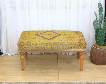Encantador banco de estilo vintage con estructura de madera rústica, perfecto para una decoración acogedora, entradas y zonas de estar con estilo. Banco taburete vintage.