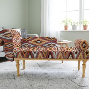 loungesoffa, sittkomfort, sovrumsfåtölj, tygfåtölj, avslappnad fåtölj, bekväm lounge, mjuka sittplatser, lyxig lounge,