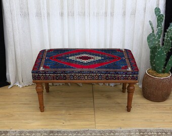 Etnische kelim houten bank gestoffeerde poef rustieke boerderij hal woonkamer tribal accent