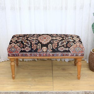 Soft Ottoman Stool for Bedroom with Upholstered Fabric and Wooden Base, Living Room Footrest, Seat or Decorative Accent Bench in Cozy Spaces
