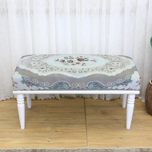 Upholstered Sitting Bench for Living Room, Elegant Decorative Furniture, Cozy Accent Seat, Stylish Entryway Seating or Bedroom Bench Design