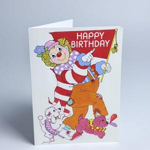 ヴィンテージのキュートな誕生日カード - 中古 1980年代 ピエロ カラフル パレード プードル 子犬 旗 {中古}